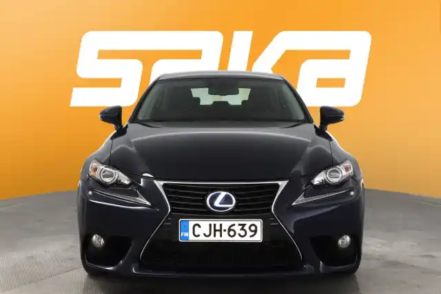 Sininen Sedan, Lexus IS – CJH-639