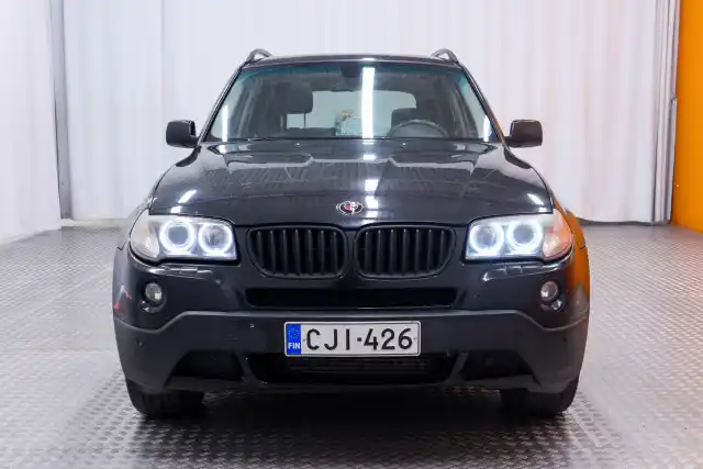 Musta Maastoauto, BMW X3 – CJI-426