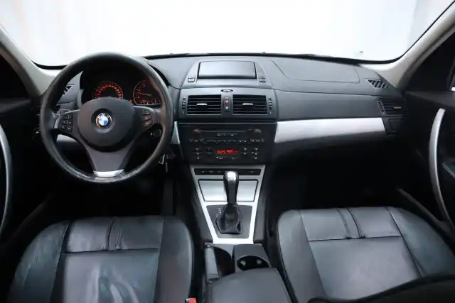 Musta Maastoauto, BMW X3 – CJI-426