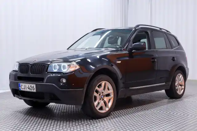 Musta Maastoauto, BMW X3 – CJI-426