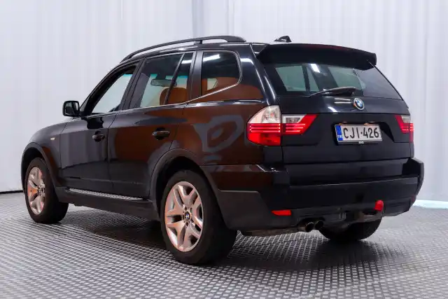 Musta Maastoauto, BMW X3 – CJI-426