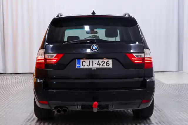 Musta Maastoauto, BMW X3 – CJI-426