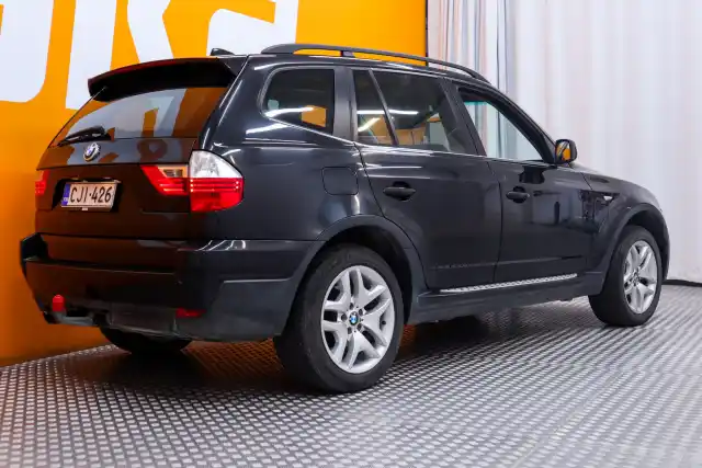 Musta Maastoauto, BMW X3 – CJI-426