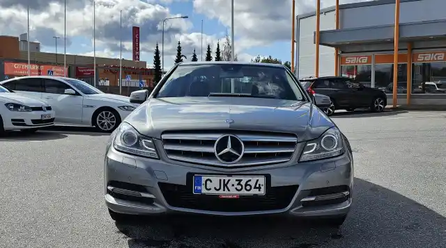 Harmaa Sedan, Mercedes-Benz C – CJK-364