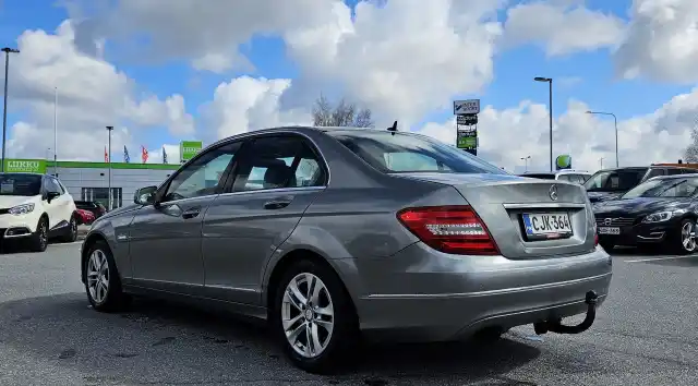 Harmaa Sedan, Mercedes-Benz C – CJK-364