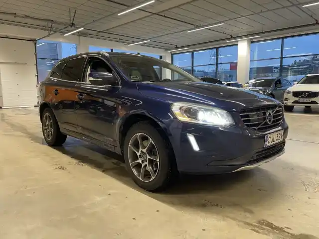 Sininen Maastoauto, Volvo XC60 – CJL-321