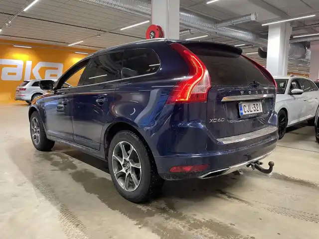 Sininen Maastoauto, Volvo XC60 – CJL-321