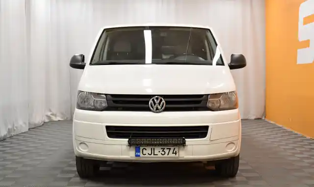 Valkoinen Pakettiauto, Volkswagen Transporter – CJL-374