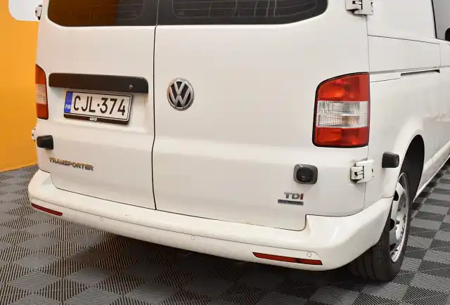 Valkoinen Pakettiauto, Volkswagen Transporter – CJL-374