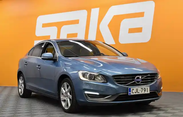 Sininen Sedan, Volvo S60 – CJL-791