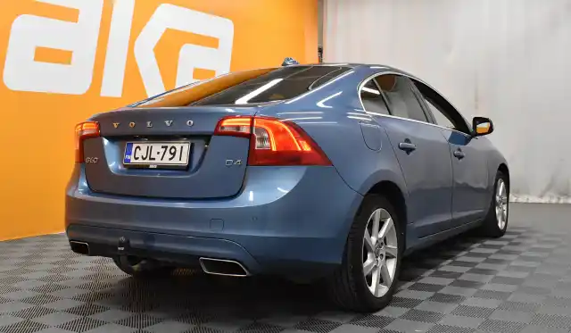 Sininen Sedan, Volvo S60 – CJL-791