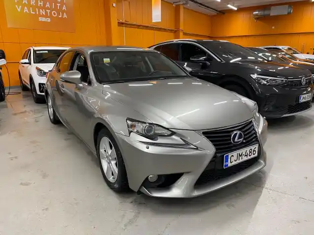 Hopea Sedan, Lexus IS – CJM-486