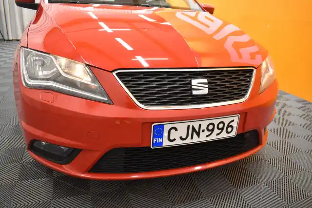 Punainen Sedan, Seat Toledo – CJN-996