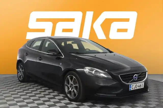 Musta Viistoperä, Volvo V40 – CJO-461