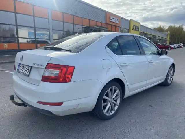 Valkoinen Viistoperä, Skoda Octavia – CJO-645