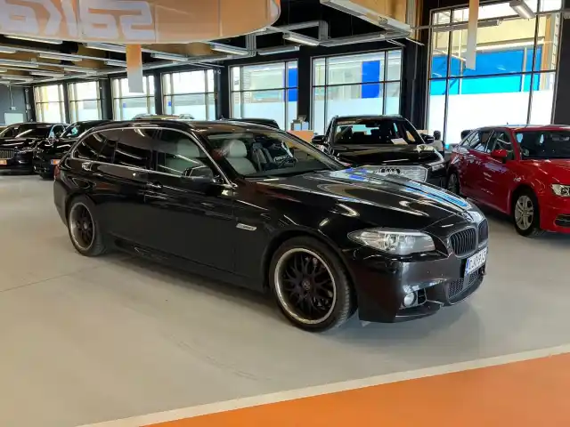 Musta Farmari, BMW 530 – CJO-913