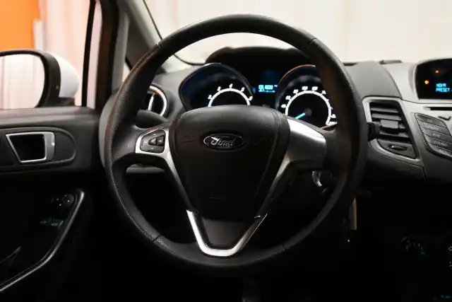 Valkoinen Viistoperä, Ford Fiesta – CJP-864