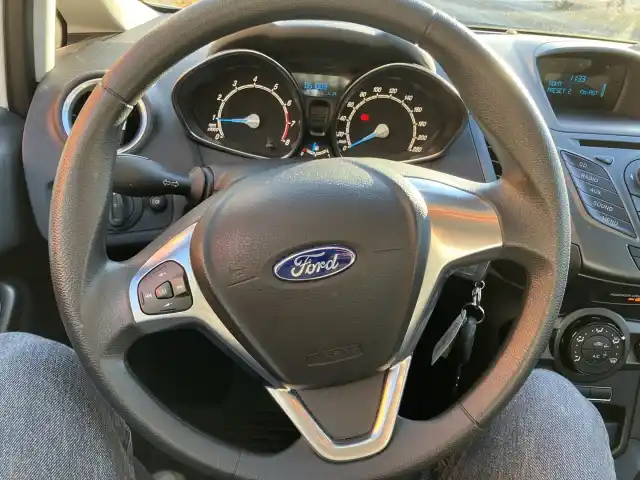 Valkoinen Viistoperä, Ford Fiesta – CJP-864