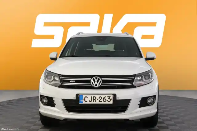 Valkoinen Maastoauto, Volkswagen Tiguan – CJR-263