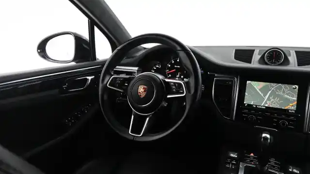 Musta Maastoauto, Porsche Macan – CJS-632