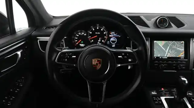 Musta Maastoauto, Porsche Macan – CJS-632