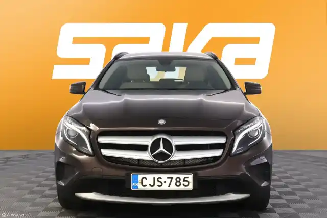 Ruskea Maastoauto, Mercedes-Benz GLA – CJS-785