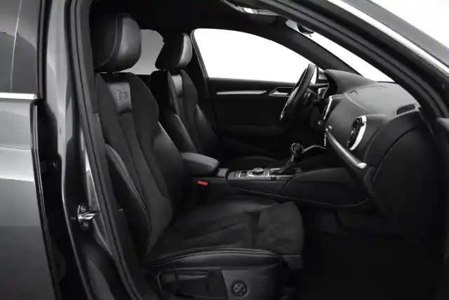 Harmaa Viistoperä, Audi S3 – CJS-839
