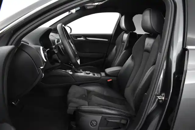Harmaa Viistoperä, Audi S3 – CJS-839