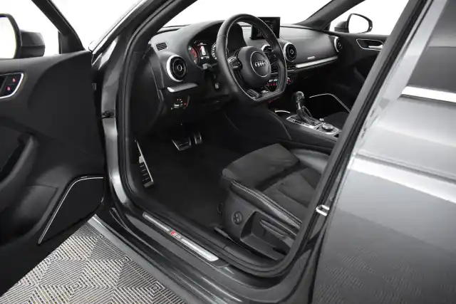 Harmaa Viistoperä, Audi S3 – CJS-839