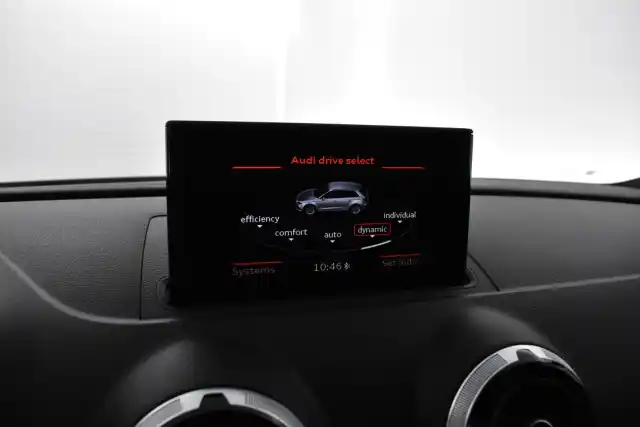 Harmaa Viistoperä, Audi S3 – CJS-839