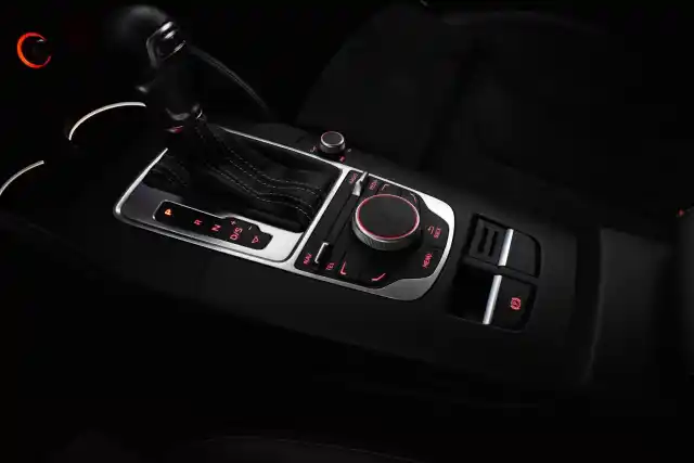 Harmaa Viistoperä, Audi S3 – CJS-839