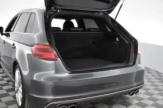 Harmaa Viistoperä, Audi S3 – CJS-839