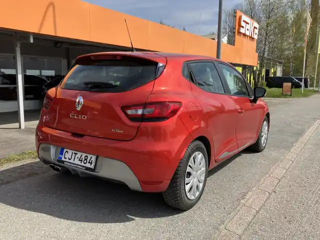 Punainen Viistoperä, Renault Clio – CJT-484