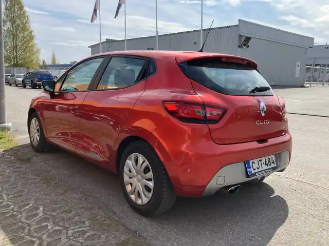 Punainen Viistoperä, Renault Clio – CJT-484