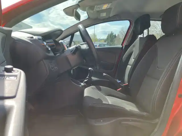 Punainen Viistoperä, Renault Clio – CJT-484