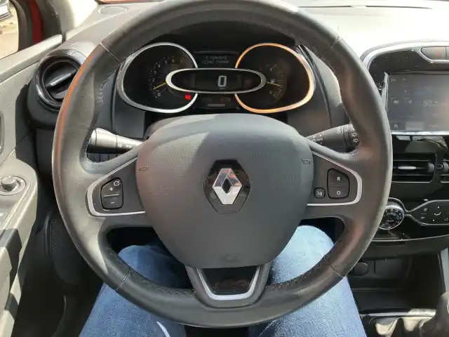Punainen Viistoperä, Renault Clio – CJT-484