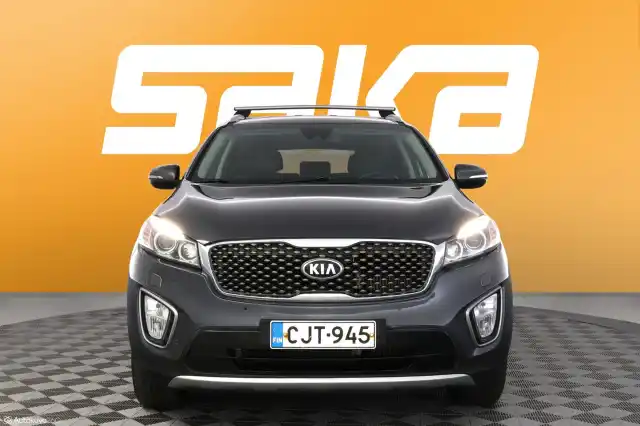 Harmaa Maastoauto, Kia Sorento – CJT-945