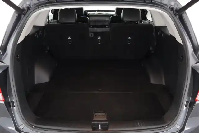 Harmaa Maastoauto, Kia Sorento – CJT-945
