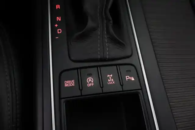 Harmaa Maastoauto, Kia Sorento – CJT-945