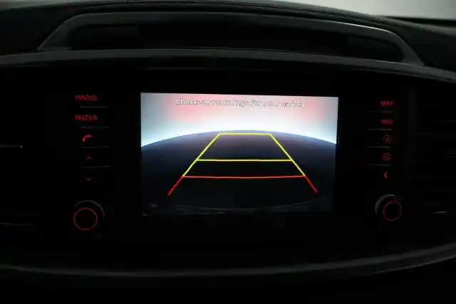 Harmaa Maastoauto, Kia Sorento – CJT-945