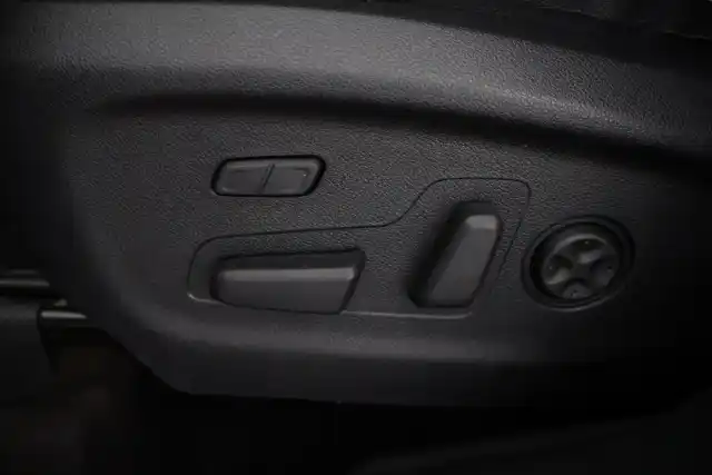 Harmaa Maastoauto, Kia Sorento – CJT-945