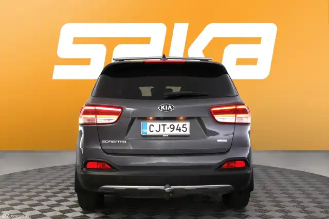 Harmaa Maastoauto, Kia Sorento – CJT-945