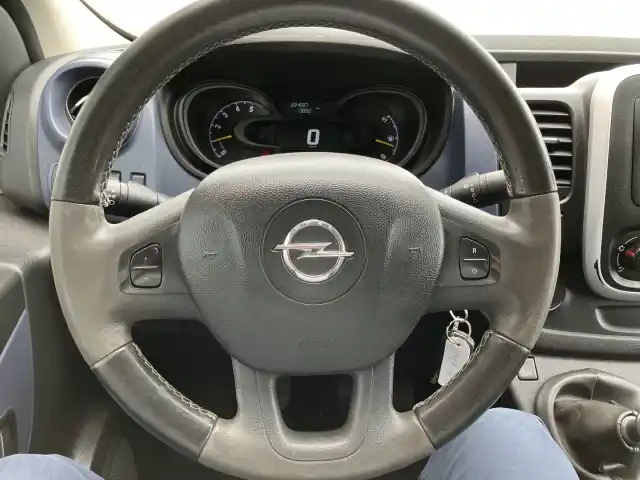 Harmaa Pakettiauto, Opel Vivaro – CJU-674