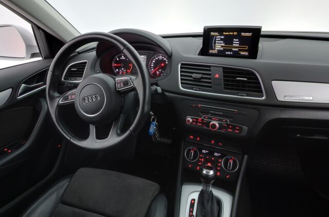 Valkoinen Maastoauto, Audi Q3 – CJU-812