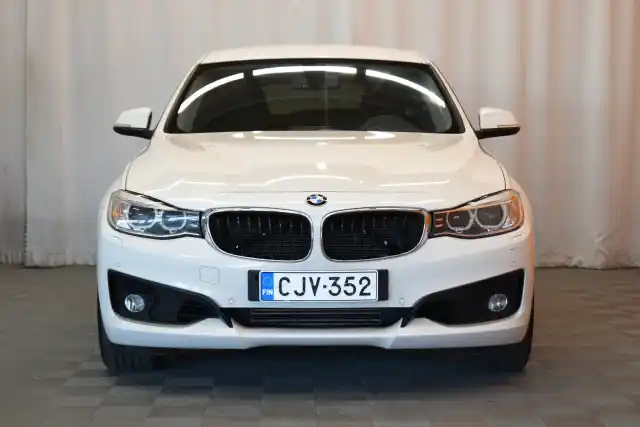 Valkoinen Sedan, BMW 320 Gran Turismo – CJV-352