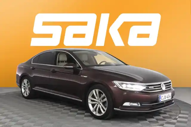 Punainen Sedan, Volkswagen Passat – CJX-404