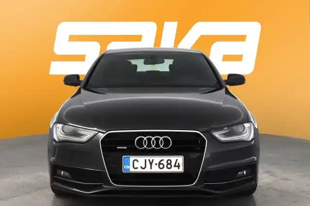 Harmaa Sedan, Audi A4 – CJY-684