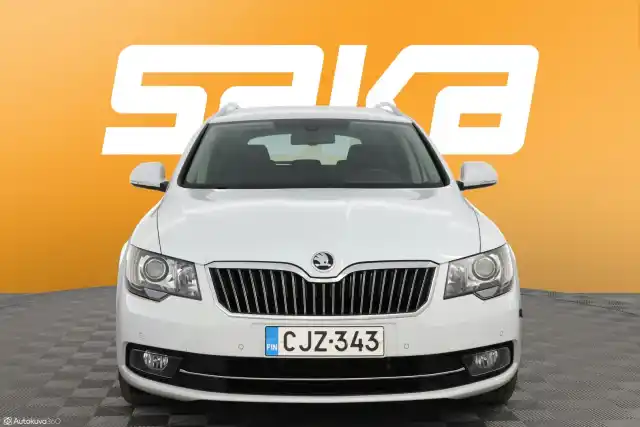 Valkoinen Farmari, Skoda Superb – CJZ-343