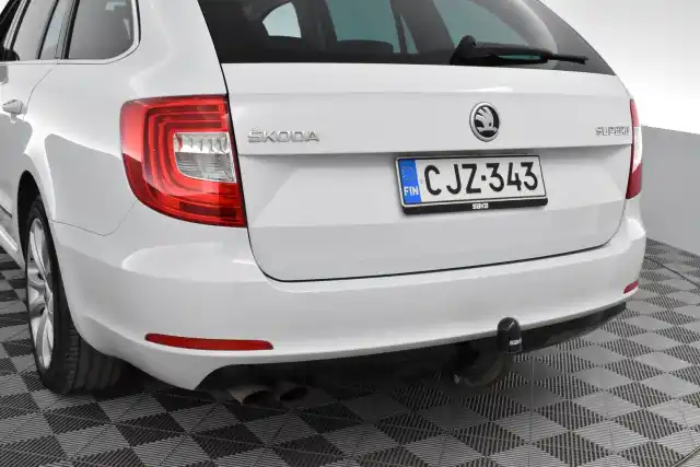 Valkoinen Farmari, Skoda Superb – CJZ-343