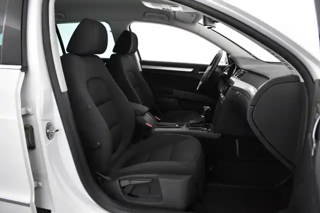Valkoinen Farmari, Skoda Superb – CJZ-343